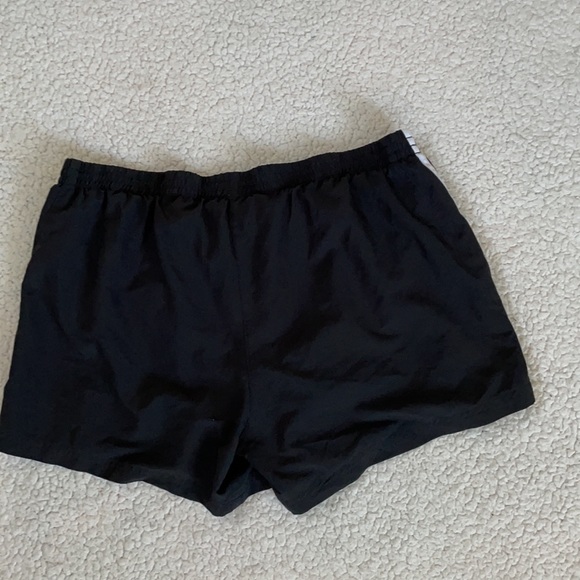 Adidas Retro Shorts Size Large - Picture 7 of 7